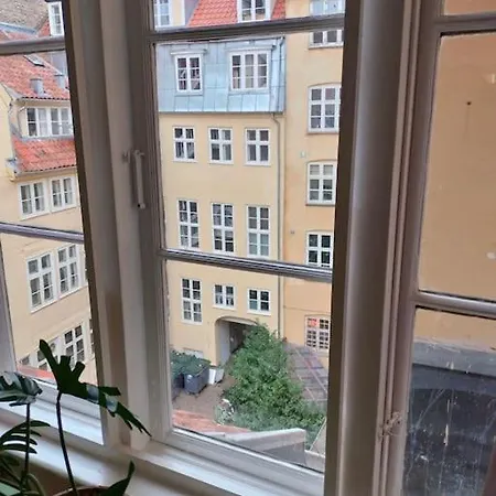 Lejlighed 100 Kvadratmeter. Yderst Attraktivt Beliggenhed *
